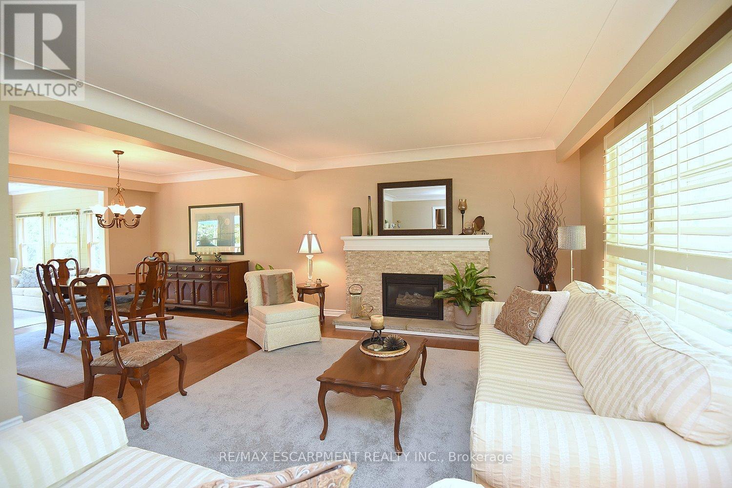 Photo 9 of 219 Strathcona Drive, Burlington ON