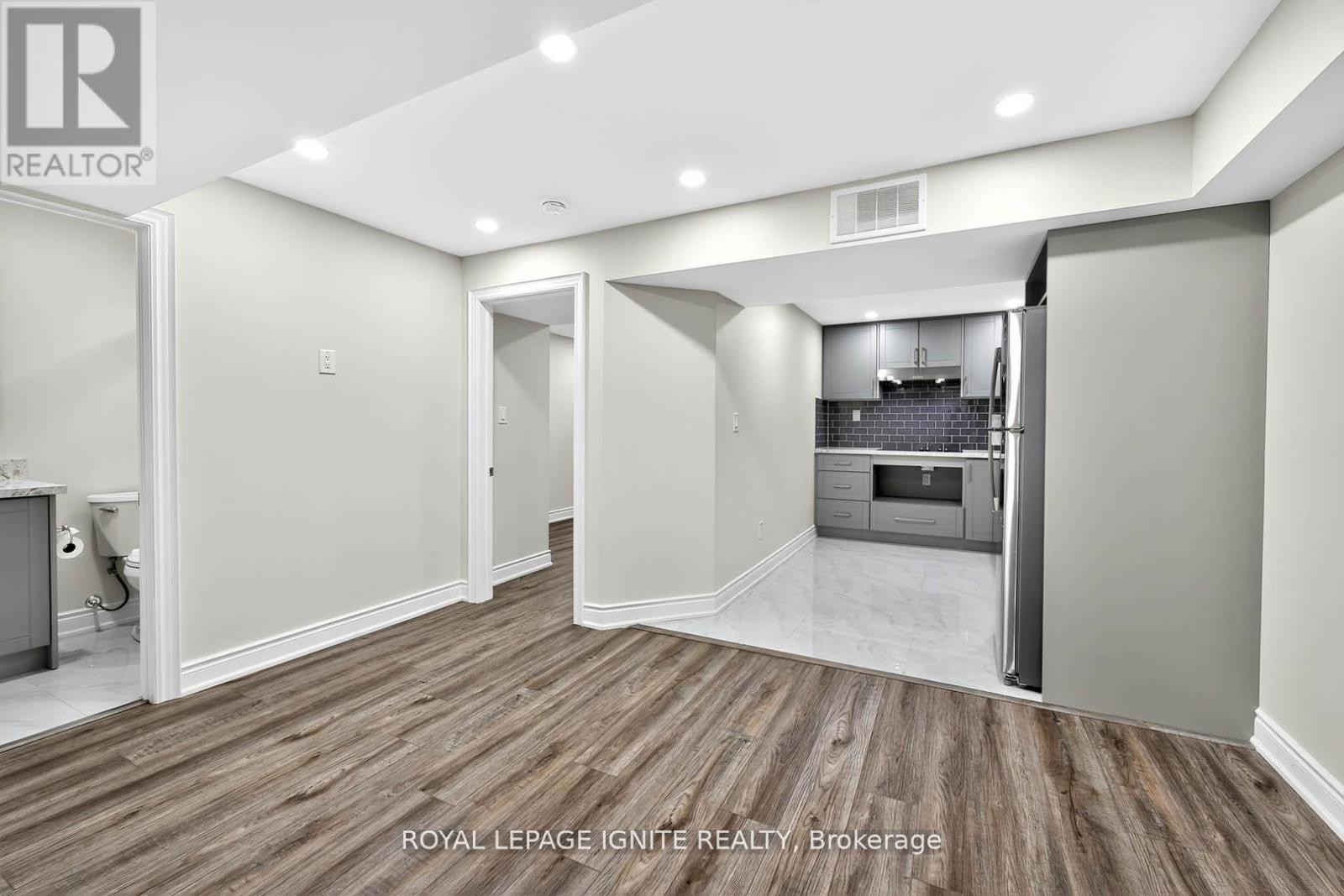 Photo 37 of 24 Micarta Avenue, Brampton ON