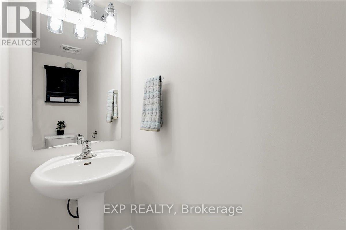Photo 23 of 14 2468 Post Road, Oakville ON