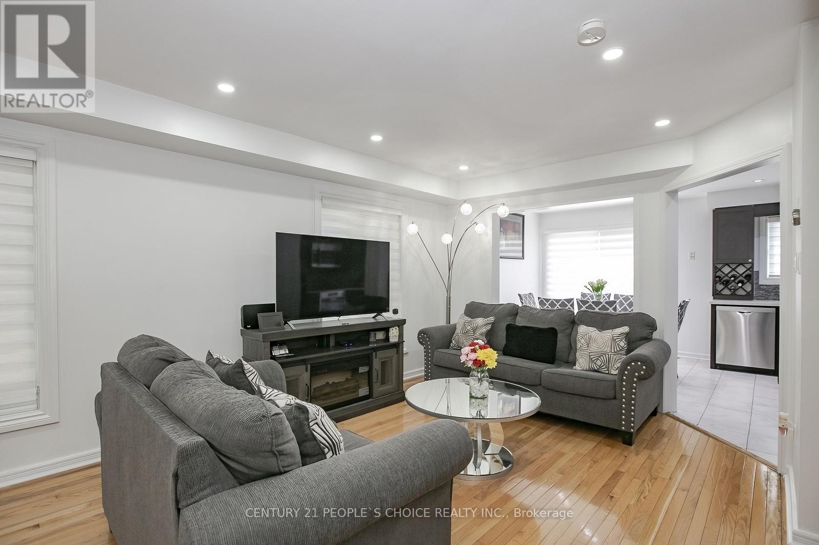 Photo 10 of 47 Garibaldi Drive, Brampton ON