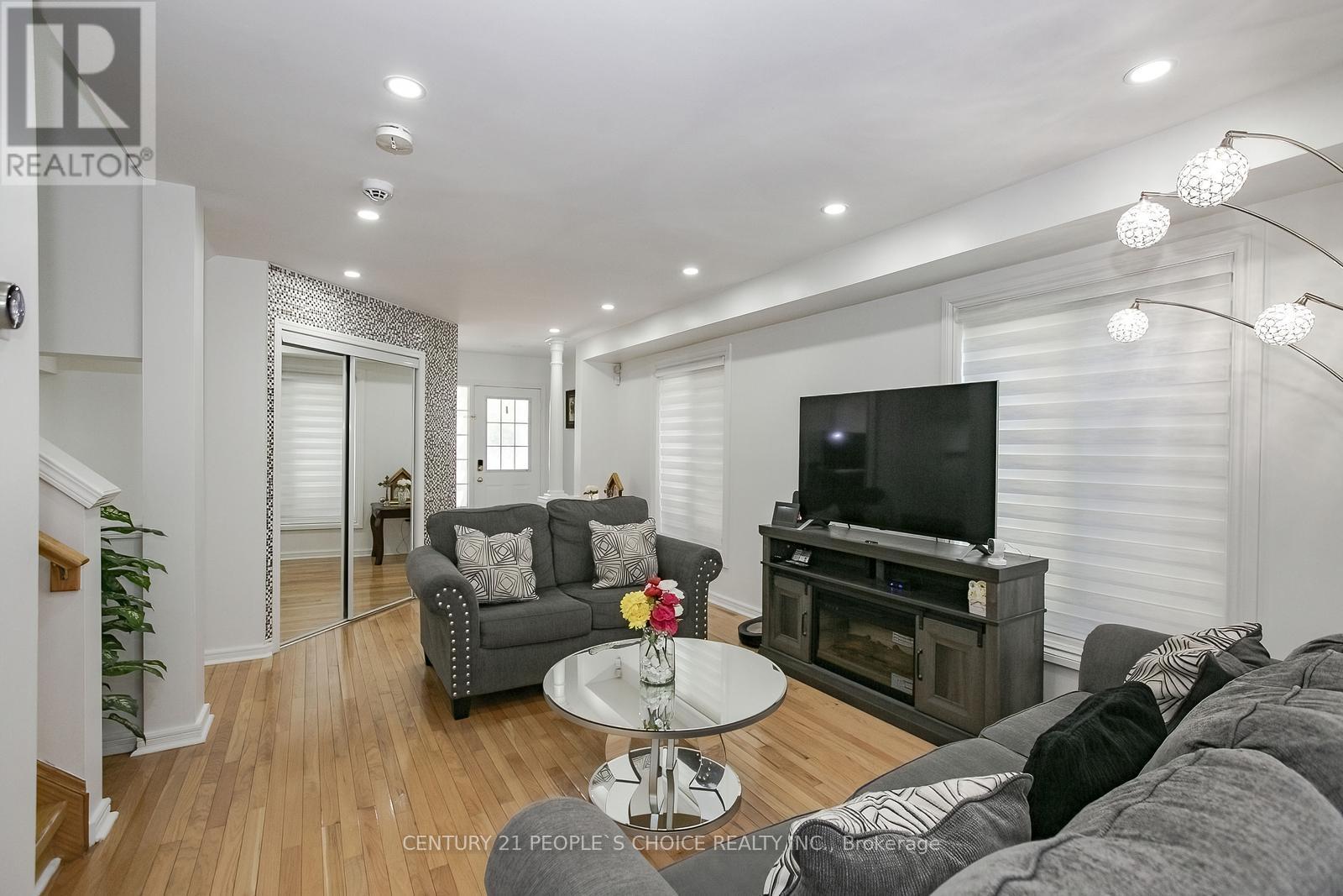 Photo 12 of 47 Garibaldi Drive, Brampton ON