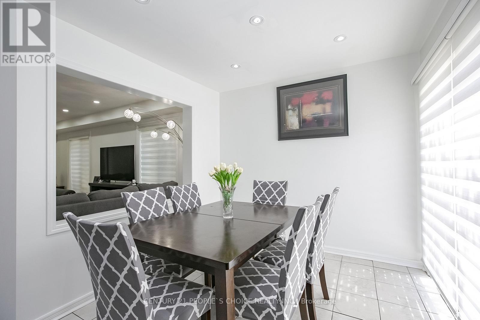 Photo 18 of 47 Garibaldi Drive, Brampton ON