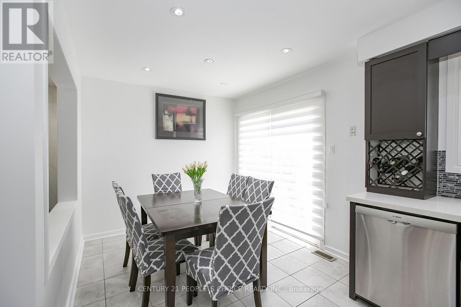 Photo 19 of 47 Garibaldi Drive, Brampton ON