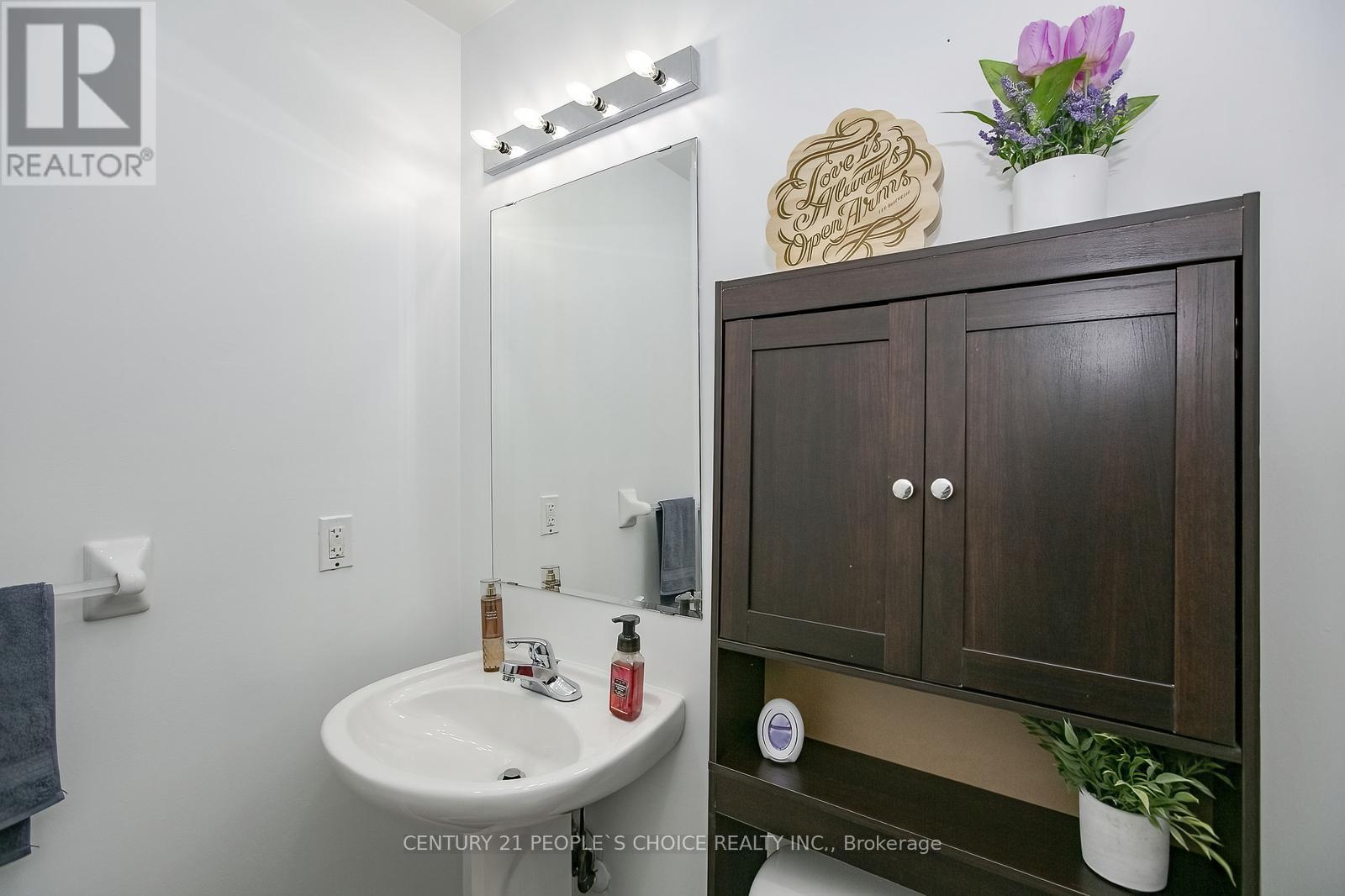 Photo 22 of 47 Garibaldi Drive, Brampton ON