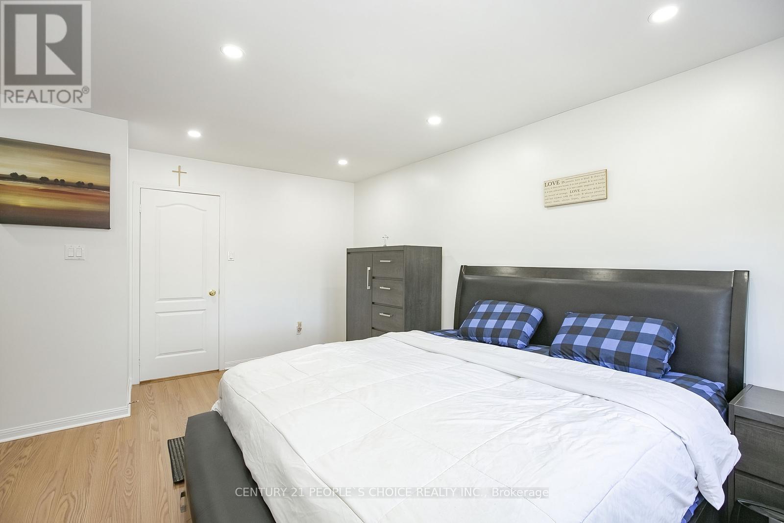 Photo 29 of 47 Garibaldi Drive, Brampton ON