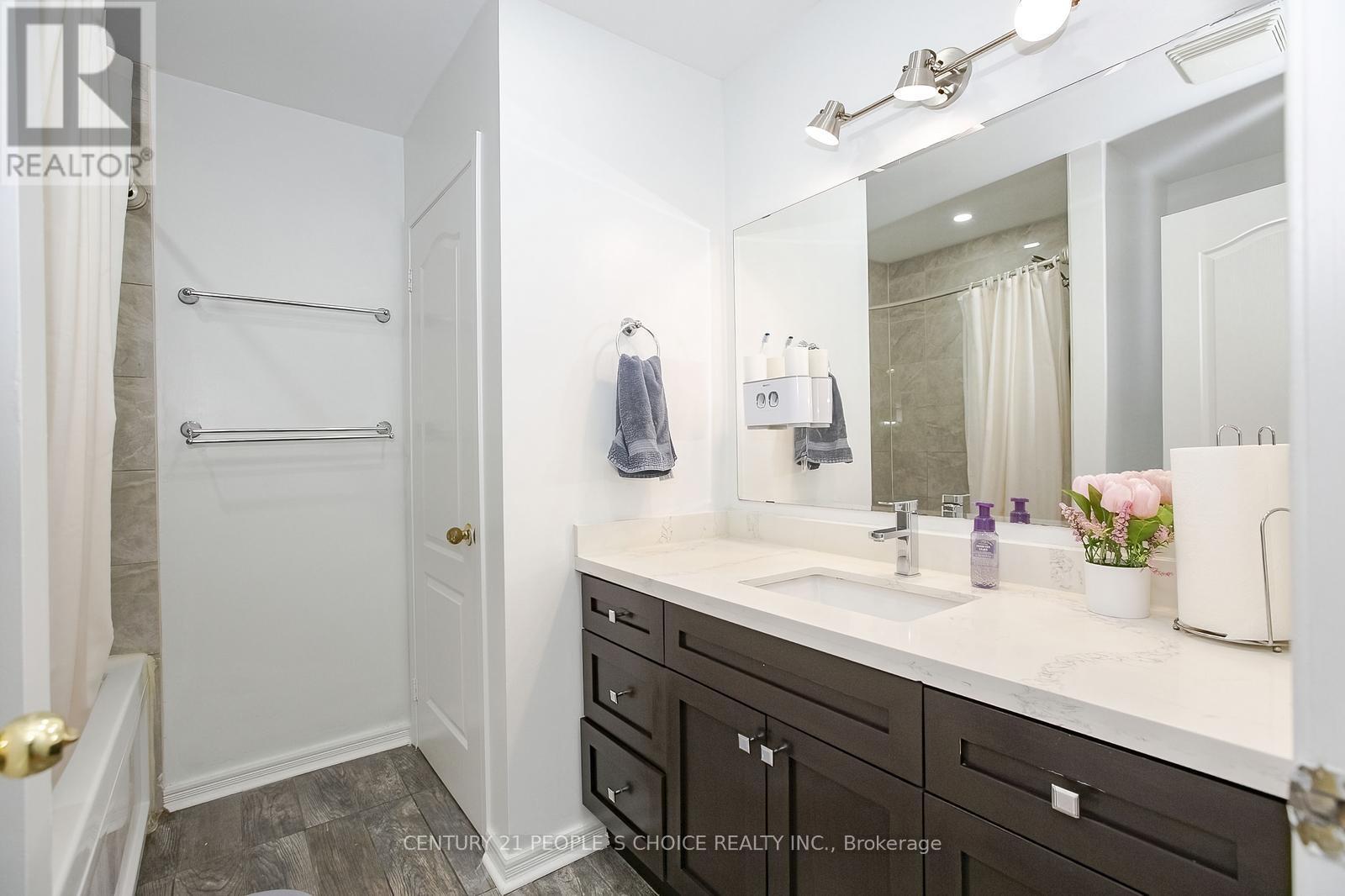 Photo 30 of 47 Garibaldi Drive, Brampton ON