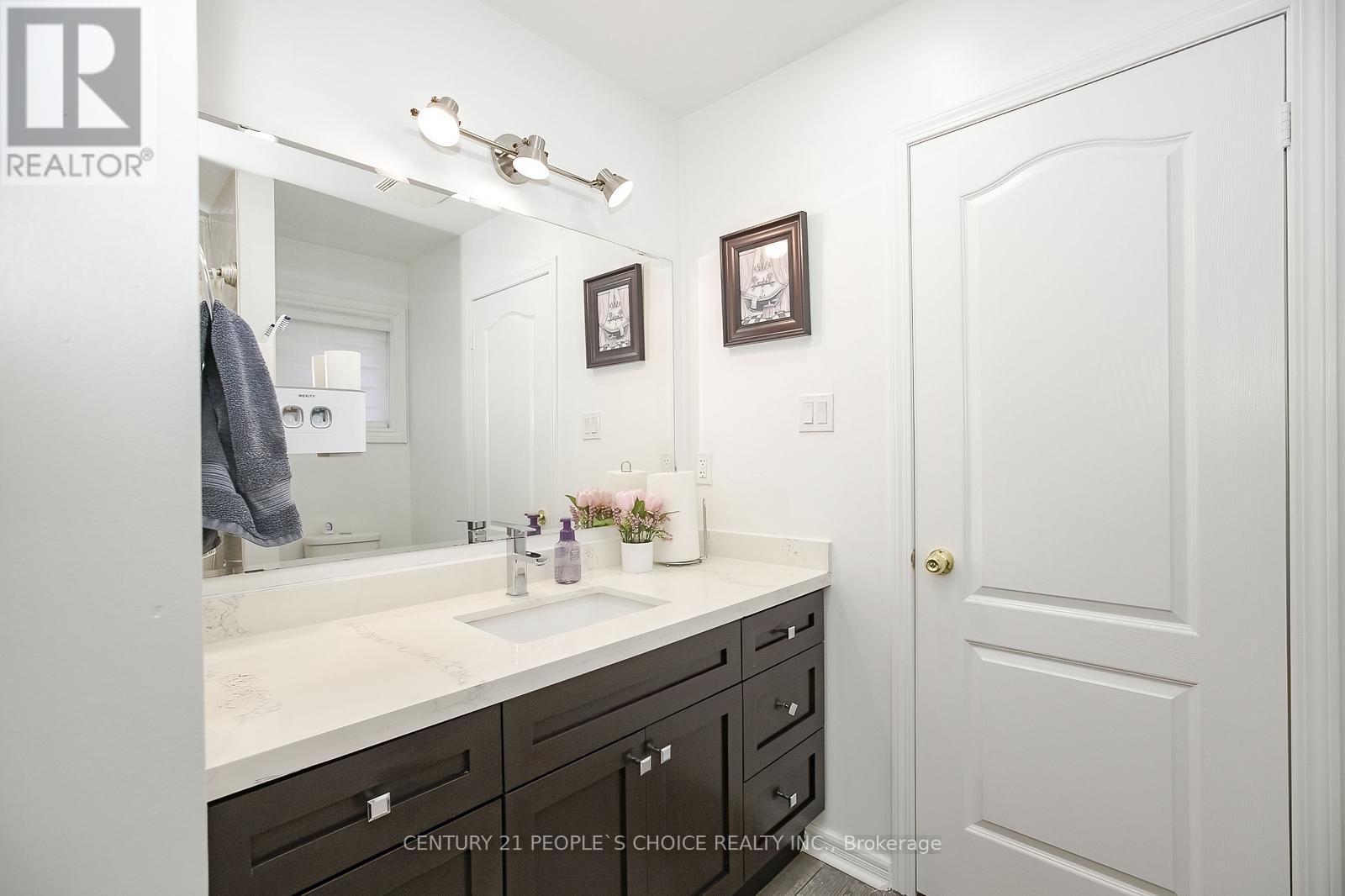 Photo 34 of 47 Garibaldi Drive, Brampton ON