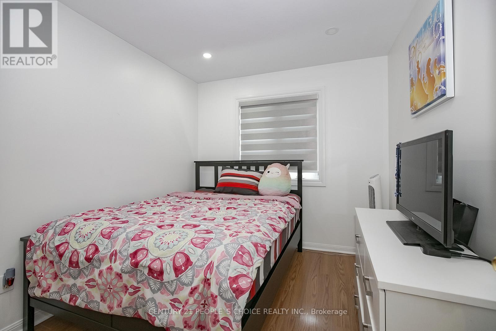 Photo 35 of 47 Garibaldi Drive, Brampton ON