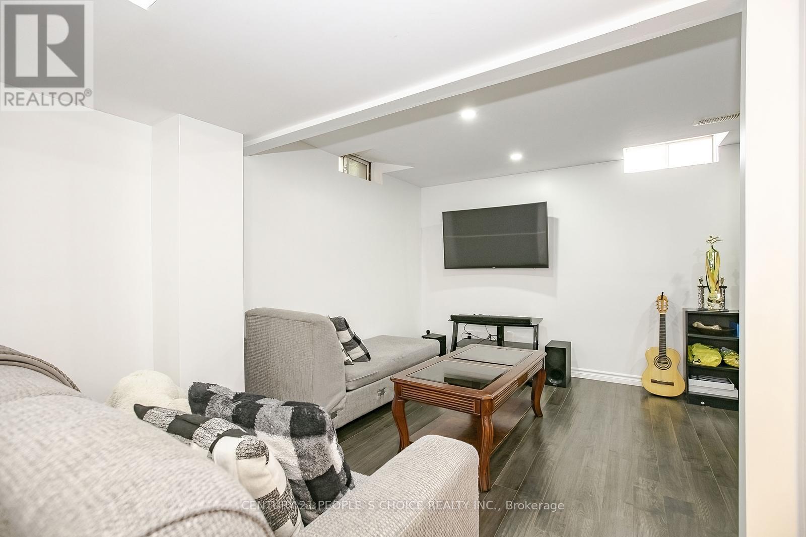Photo 41 of 47 Garibaldi Drive, Brampton ON