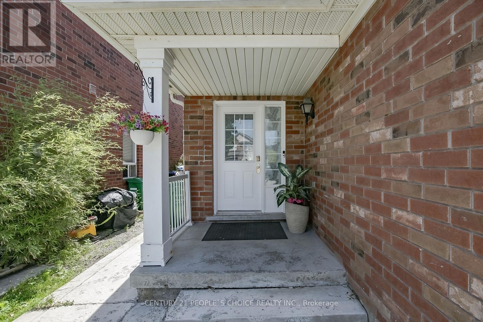 Photo 5 of 47 Garibaldi Drive, Brampton ON