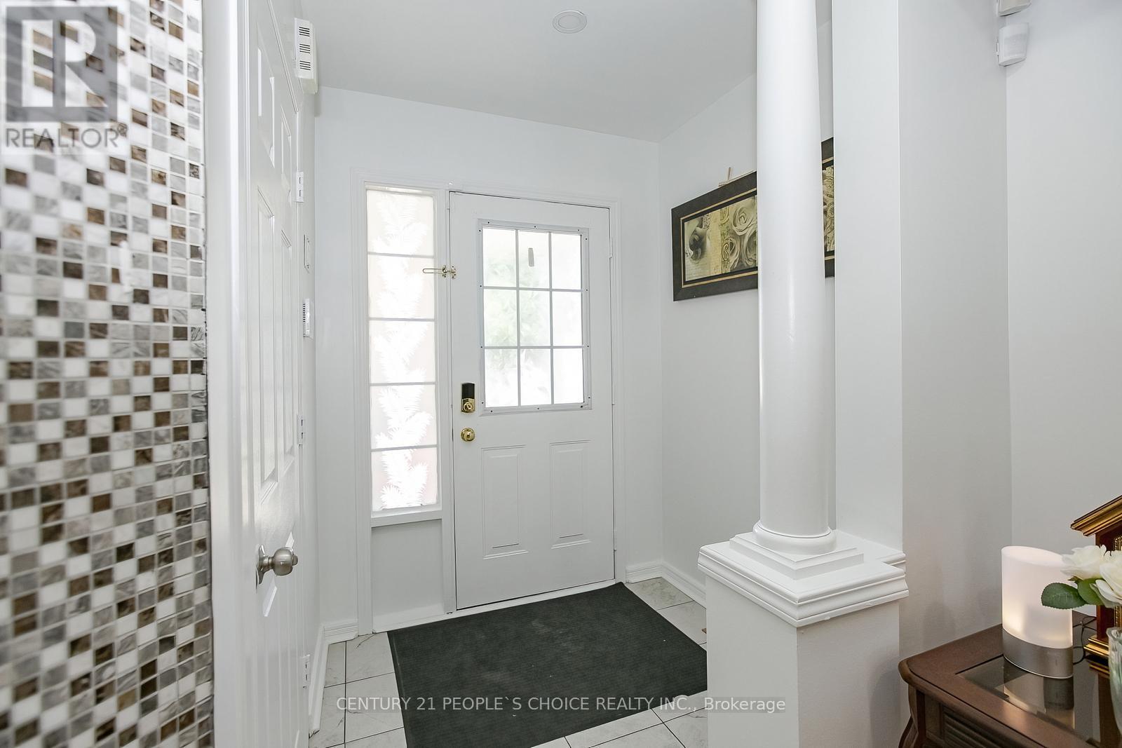 Photo 7 of 47 Garibaldi Drive, Brampton ON
