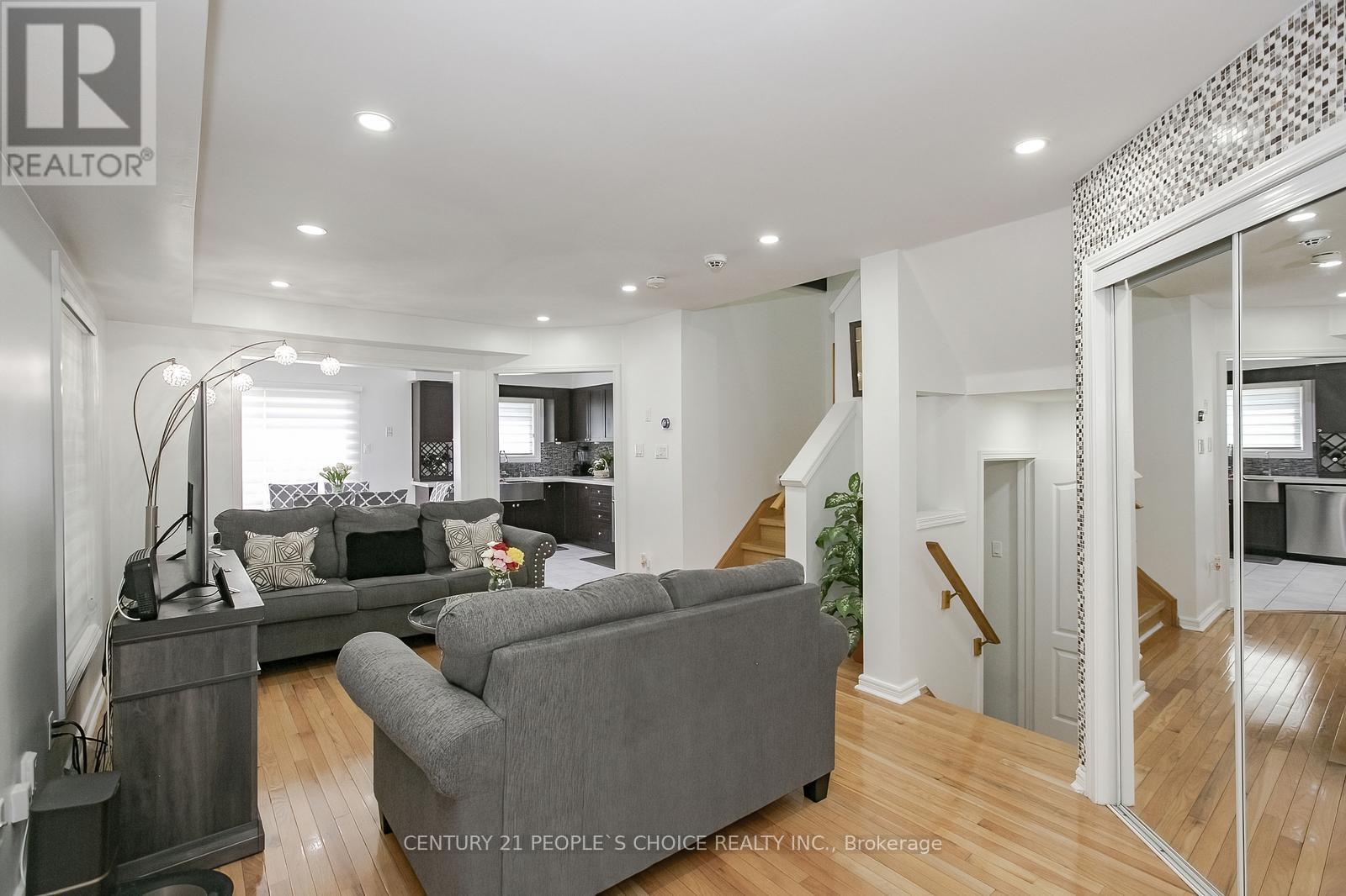 Photo 9 of 47 Garibaldi Drive, Brampton ON