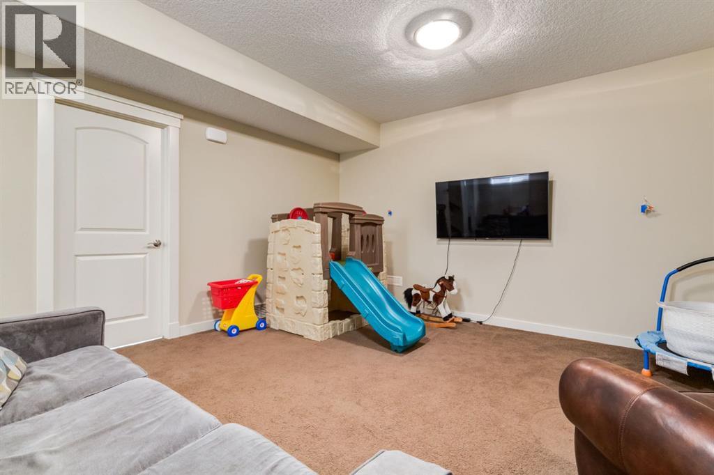 Photo 25 of 35 Cranarch Circle Se, Calgary AB