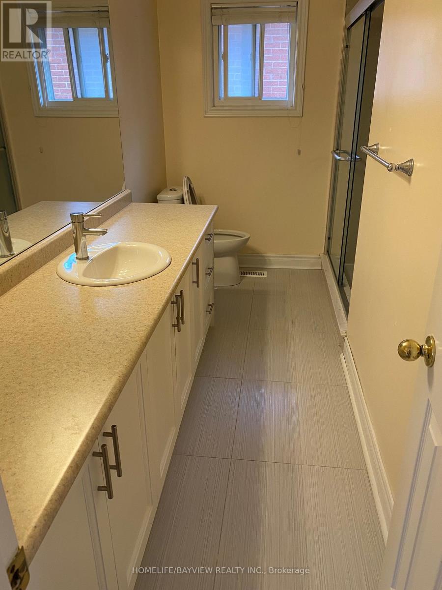 Photo 8 of 2 Maureen Court, Richmond Hill ON