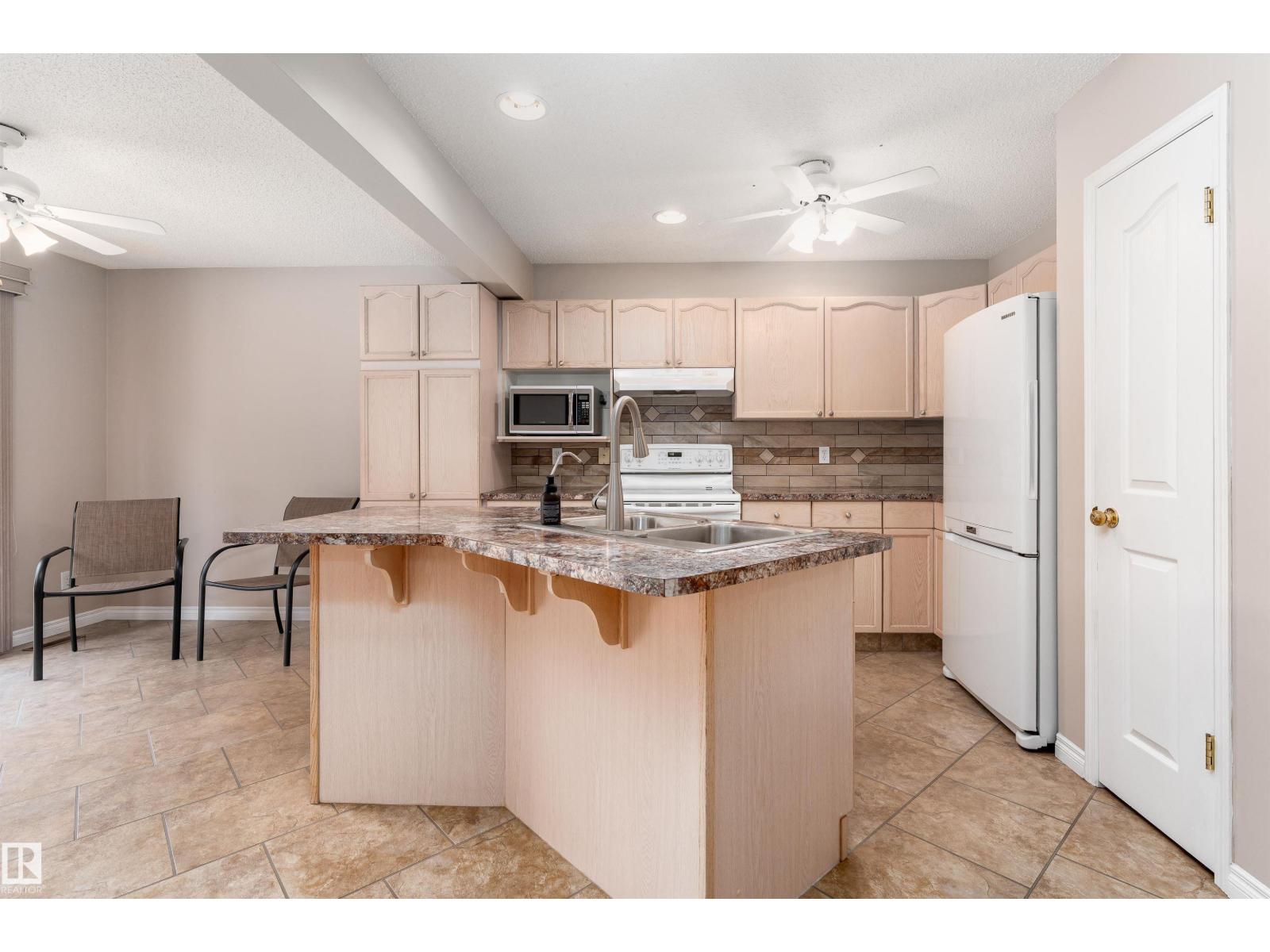 Photo 11 of 8823 188 St Nw, Edmonton AB