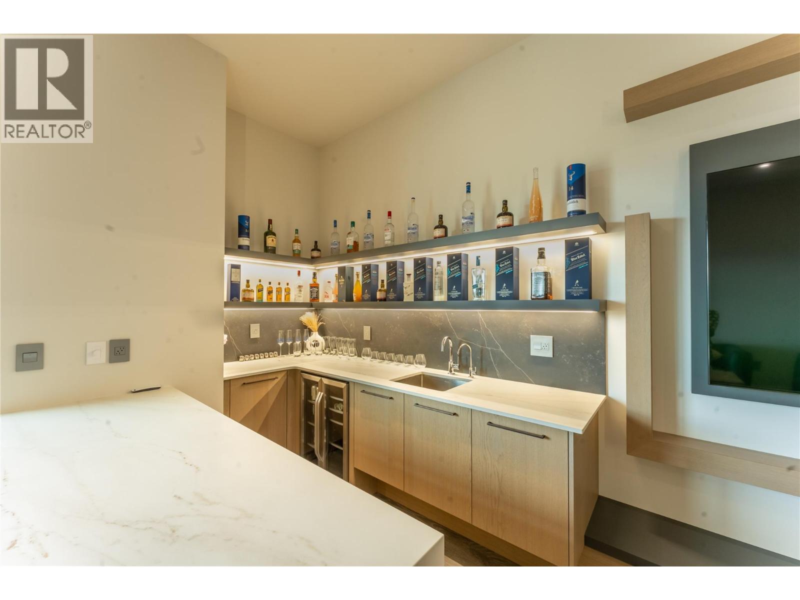 5546 Upper Mission Drive, Kelowna