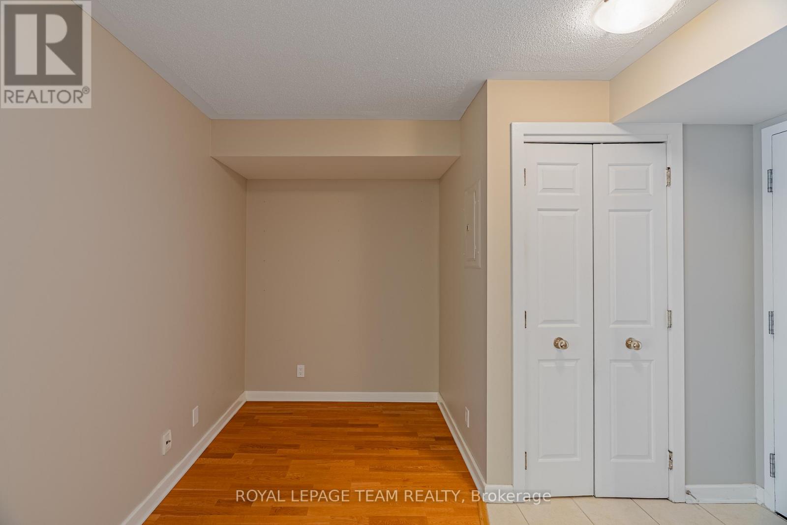 Photo 13 of 804 138 Somerset Street W, Ottawa ON