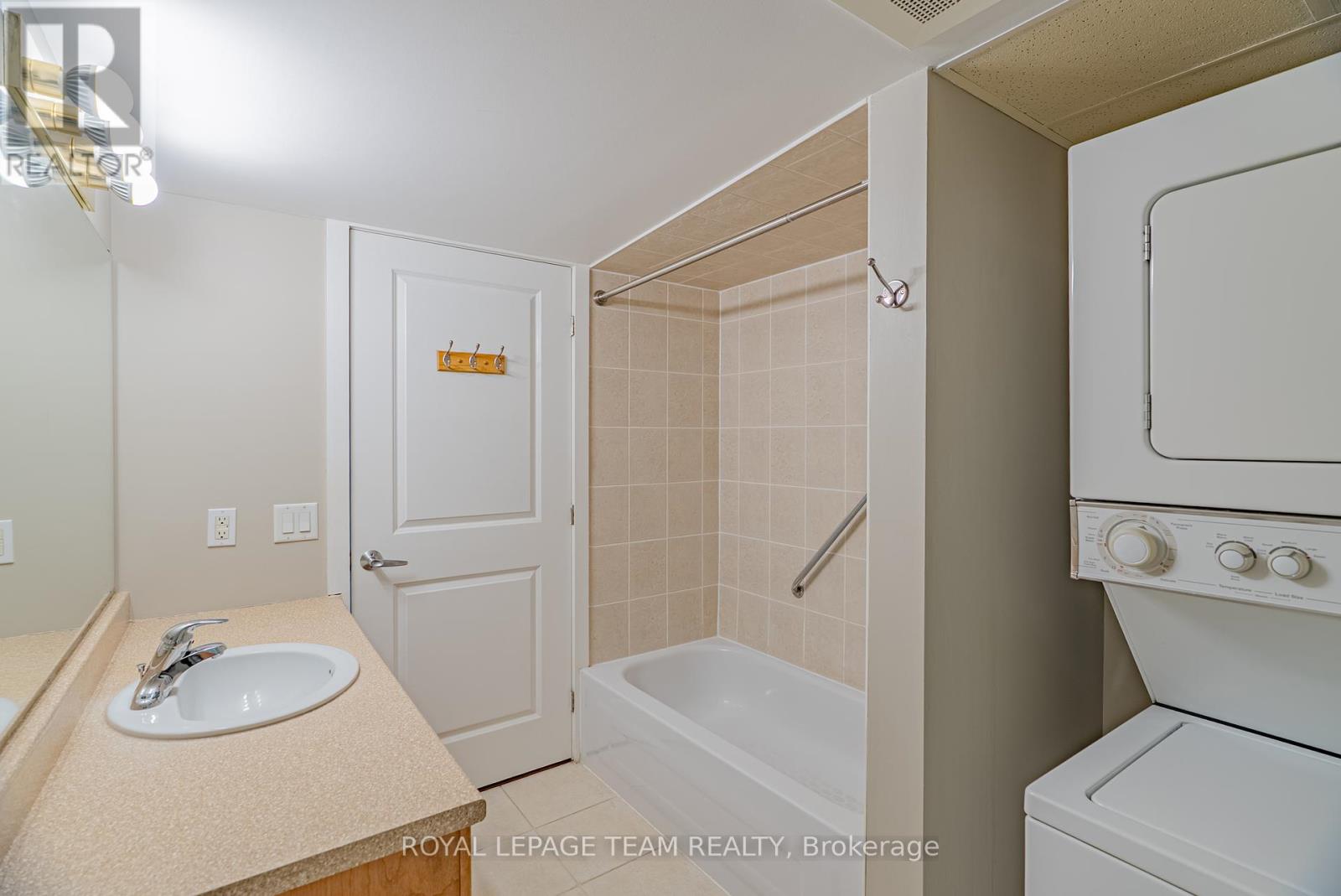 Photo 15 of 804 138 Somerset Street W, Ottawa ON