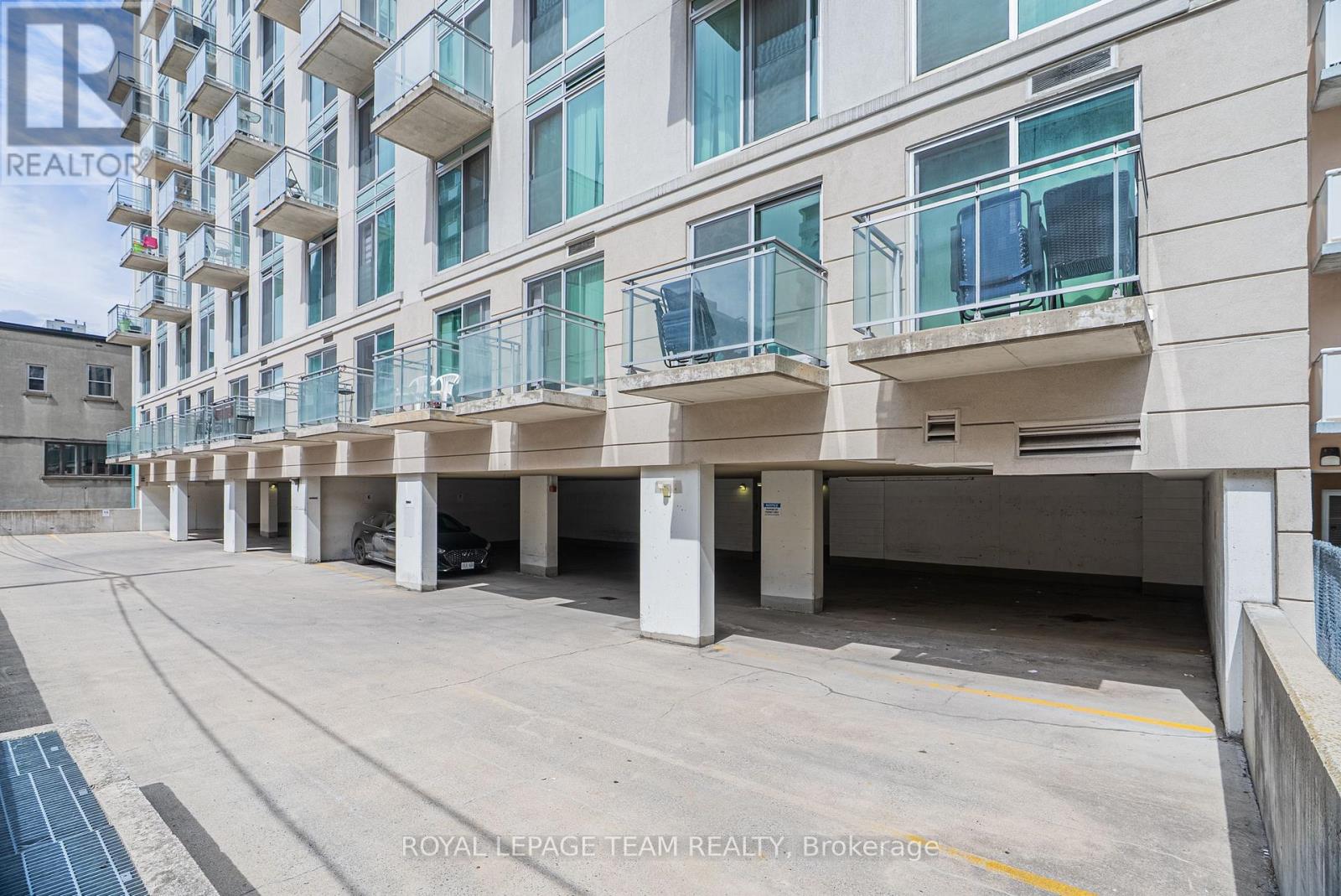 Photo 3 of 804 138 Somerset Street W, Ottawa ON
