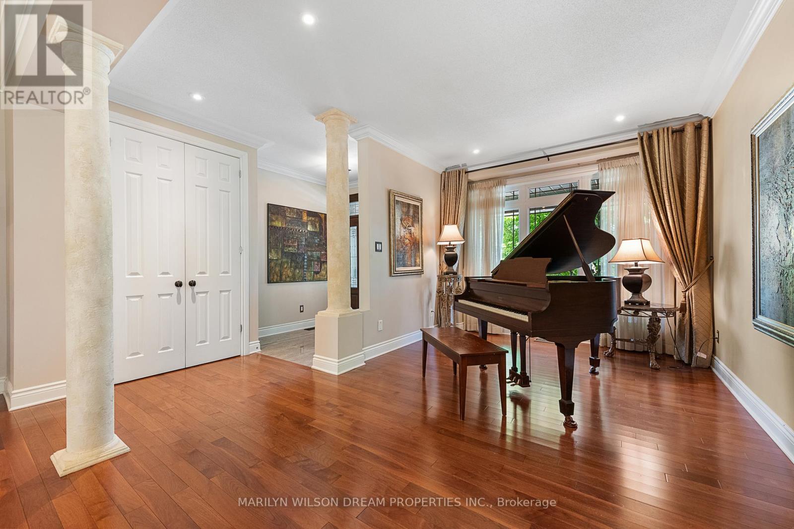 Photo 11 of 1095 Halton Terrace, Ottawa ON