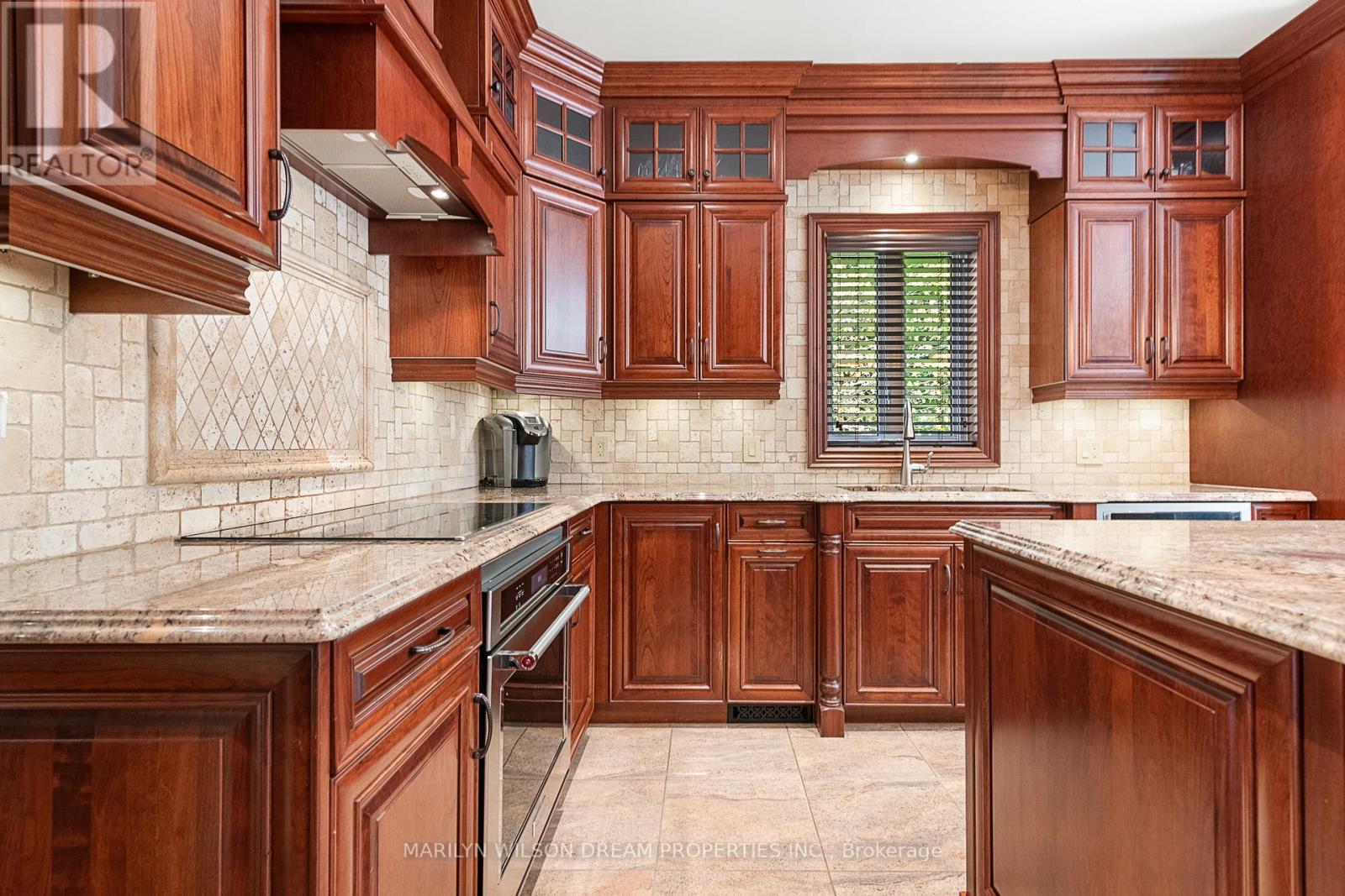 Photo 16 of 1095 Halton Terrace, Ottawa ON