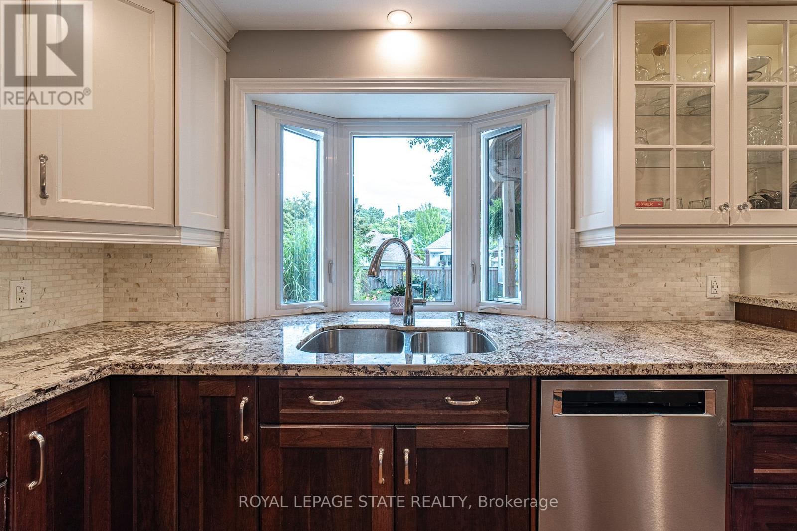 Photo 13 of 38 Kenmore Road, Hamilton ON