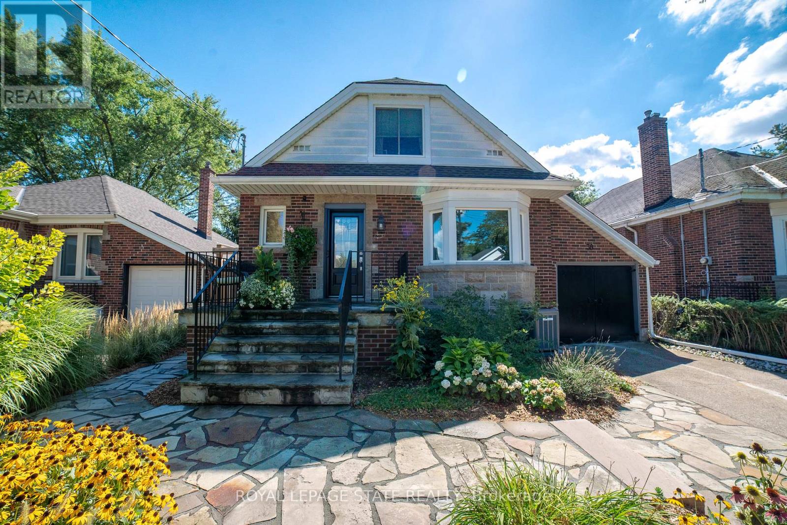 Photo 2 of 38 Kenmore Road, Hamilton ON