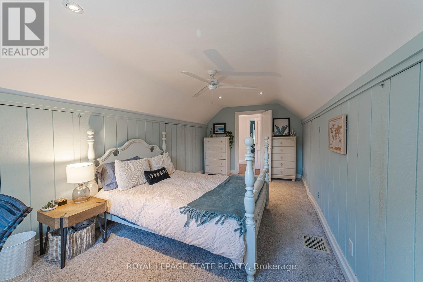 Photo 23 of 38 Kenmore Road, Hamilton ON