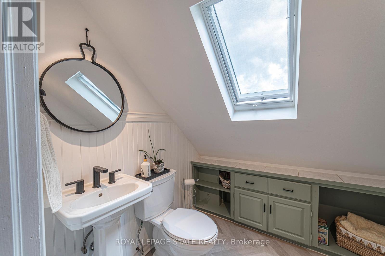 Photo 25 of 38 Kenmore Road, Hamilton ON