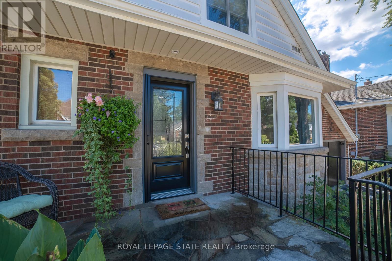 Photo 3 of 38 Kenmore Road, Hamilton ON
