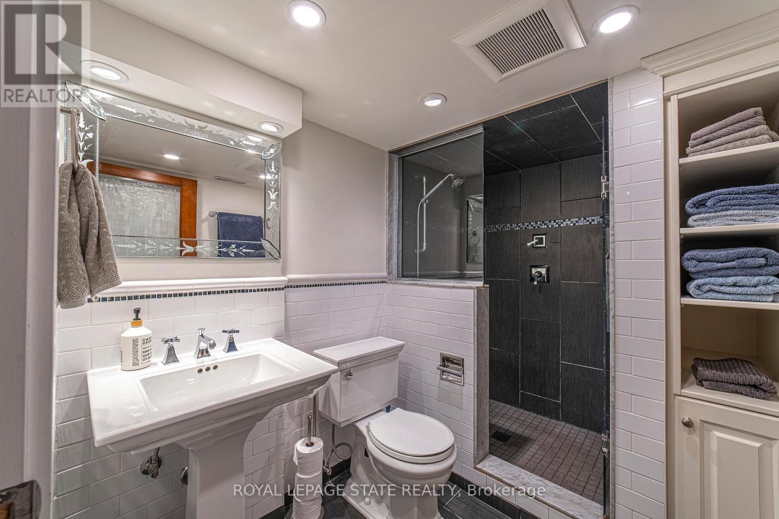 Photo 37 of 38 Kenmore Road, Hamilton ON