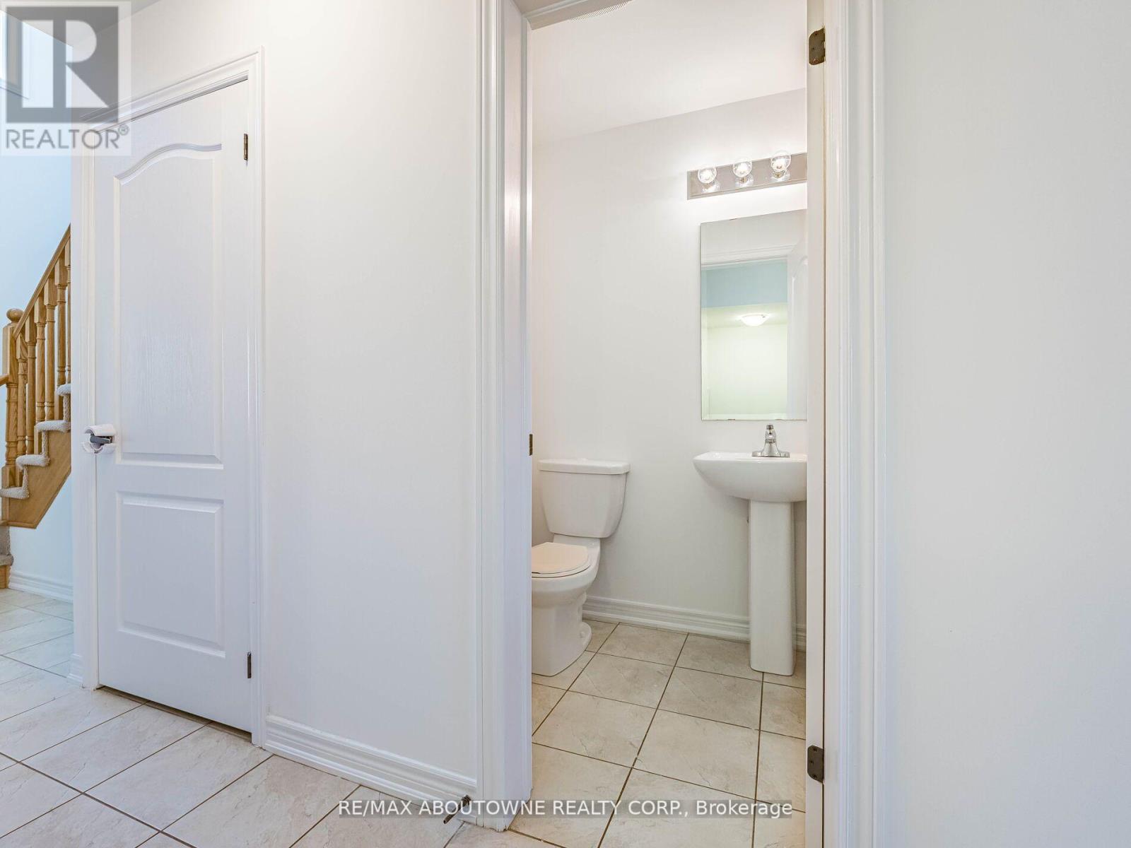 Photo 10 of 62 Skinner Drive, Guelph ON