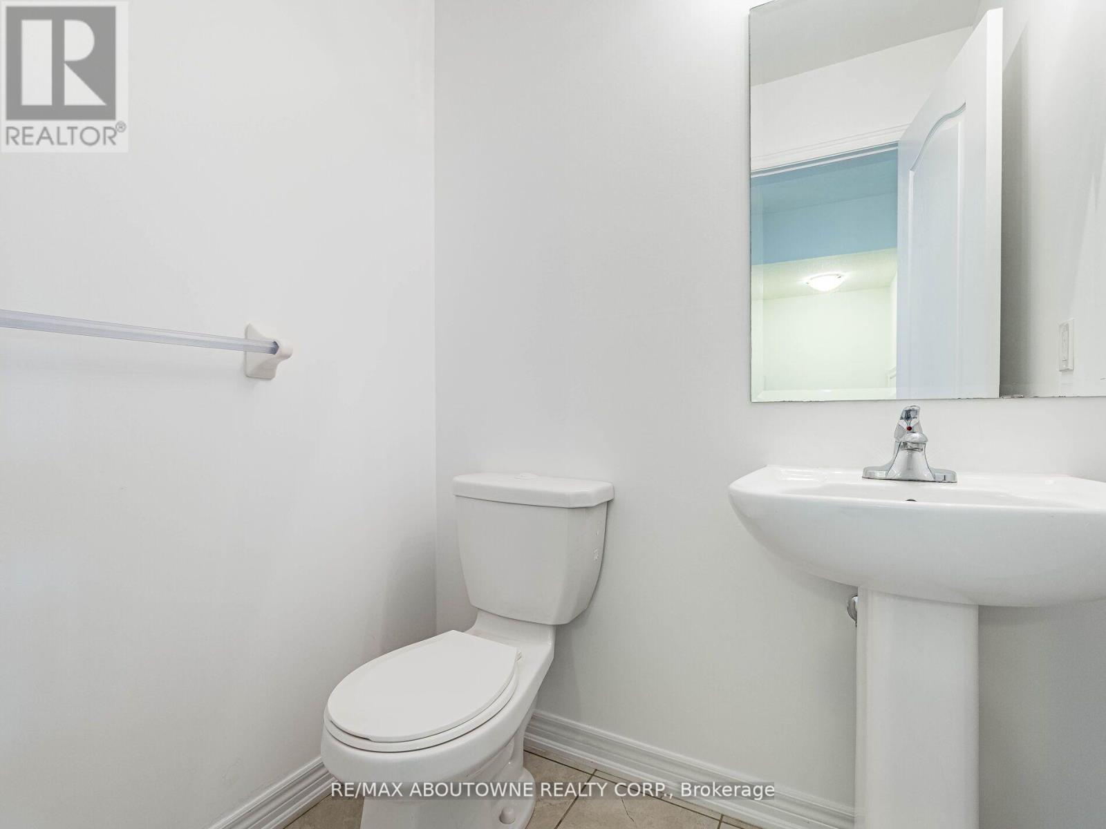 Photo 11 of 62 Skinner Drive, Guelph ON