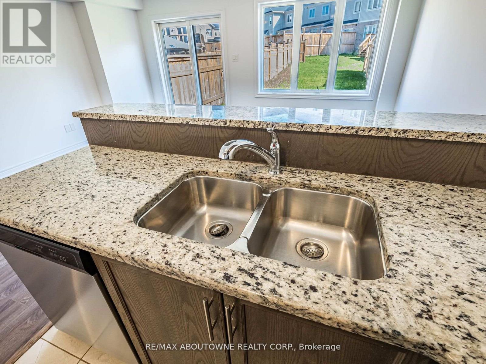Photo 19 of 62 Skinner Drive, Guelph ON