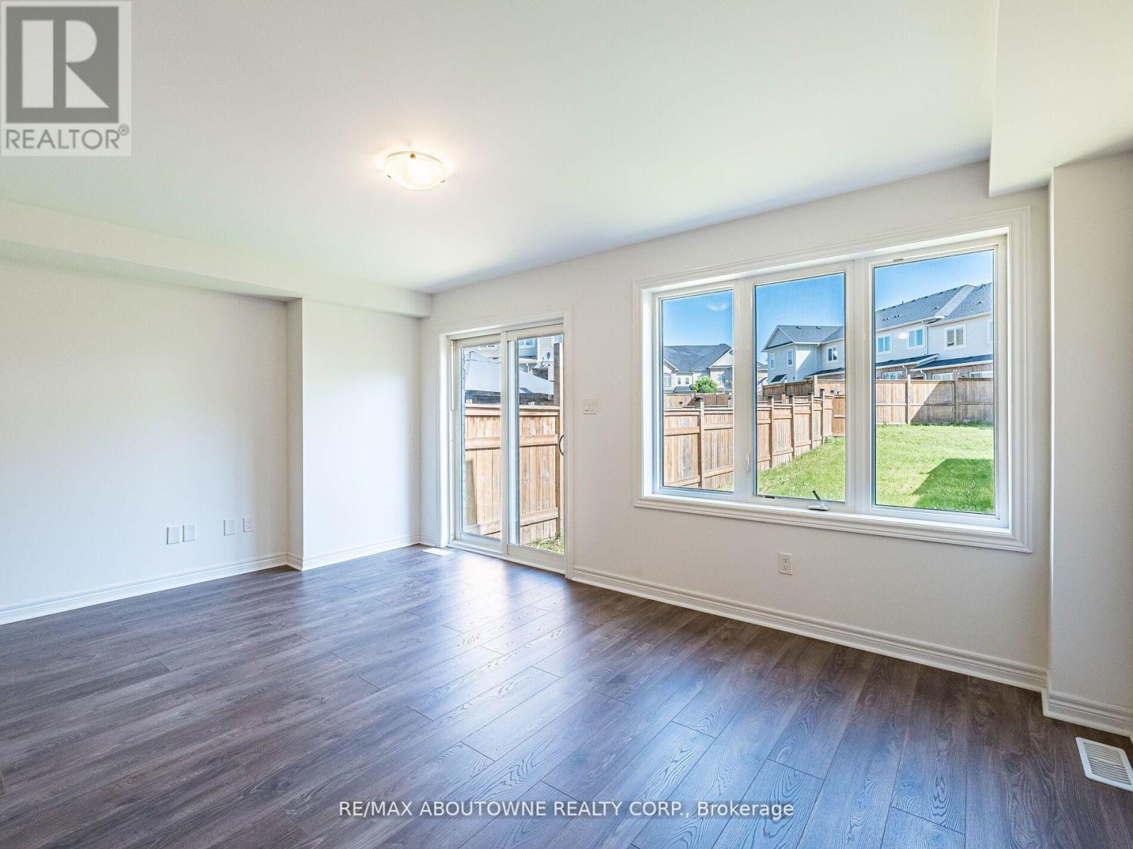 Photo 21 of 62 Skinner Drive, Guelph ON