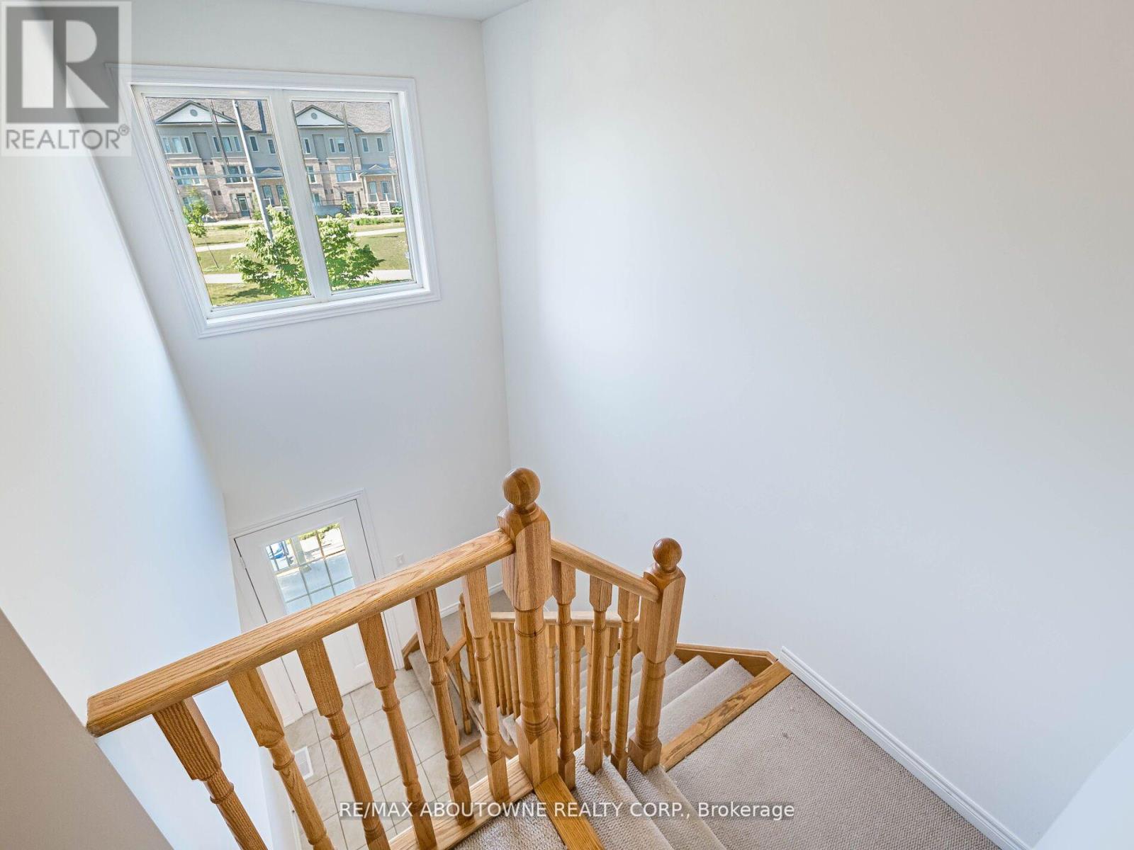 Photo 23 of 62 Skinner Drive, Guelph ON