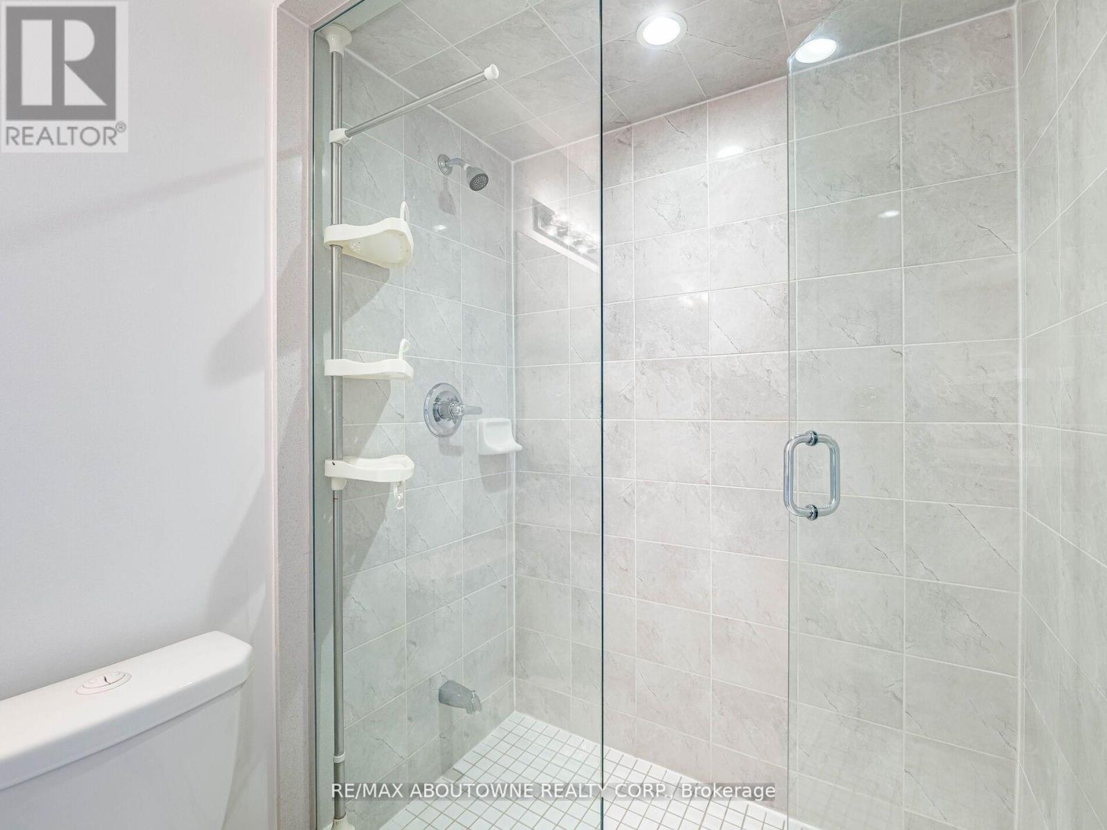 Photo 32 of 62 Skinner Drive, Guelph ON