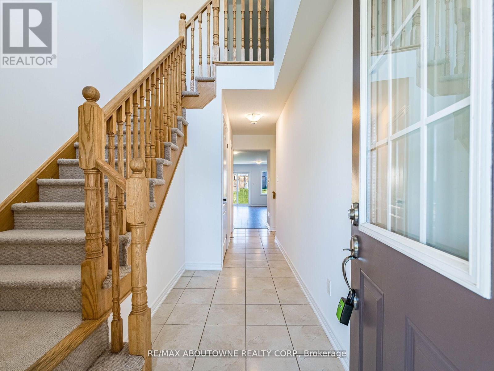 Photo 5 of 62 Skinner Drive, Guelph ON