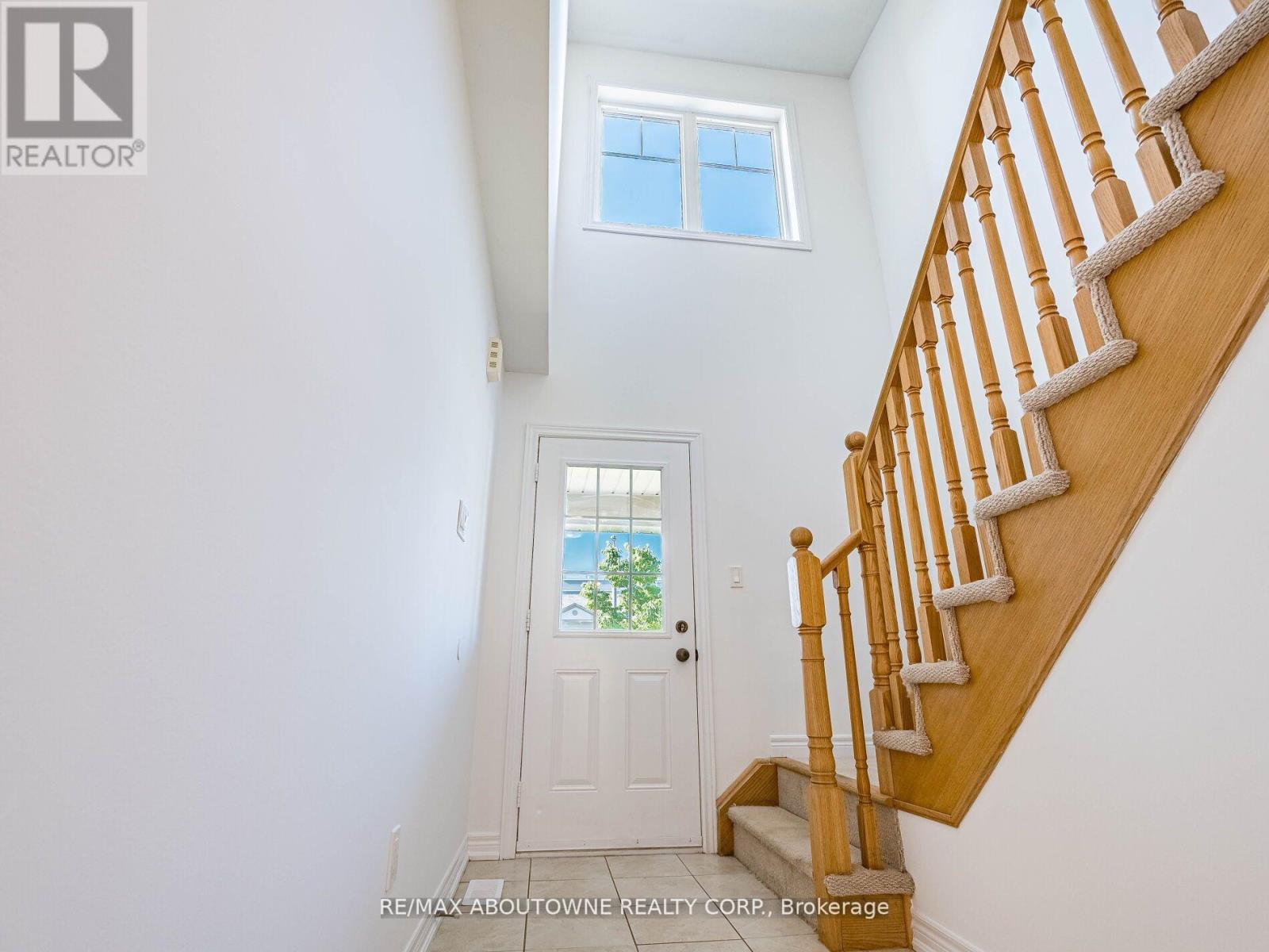 Photo 7 of 62 Skinner Drive, Guelph ON