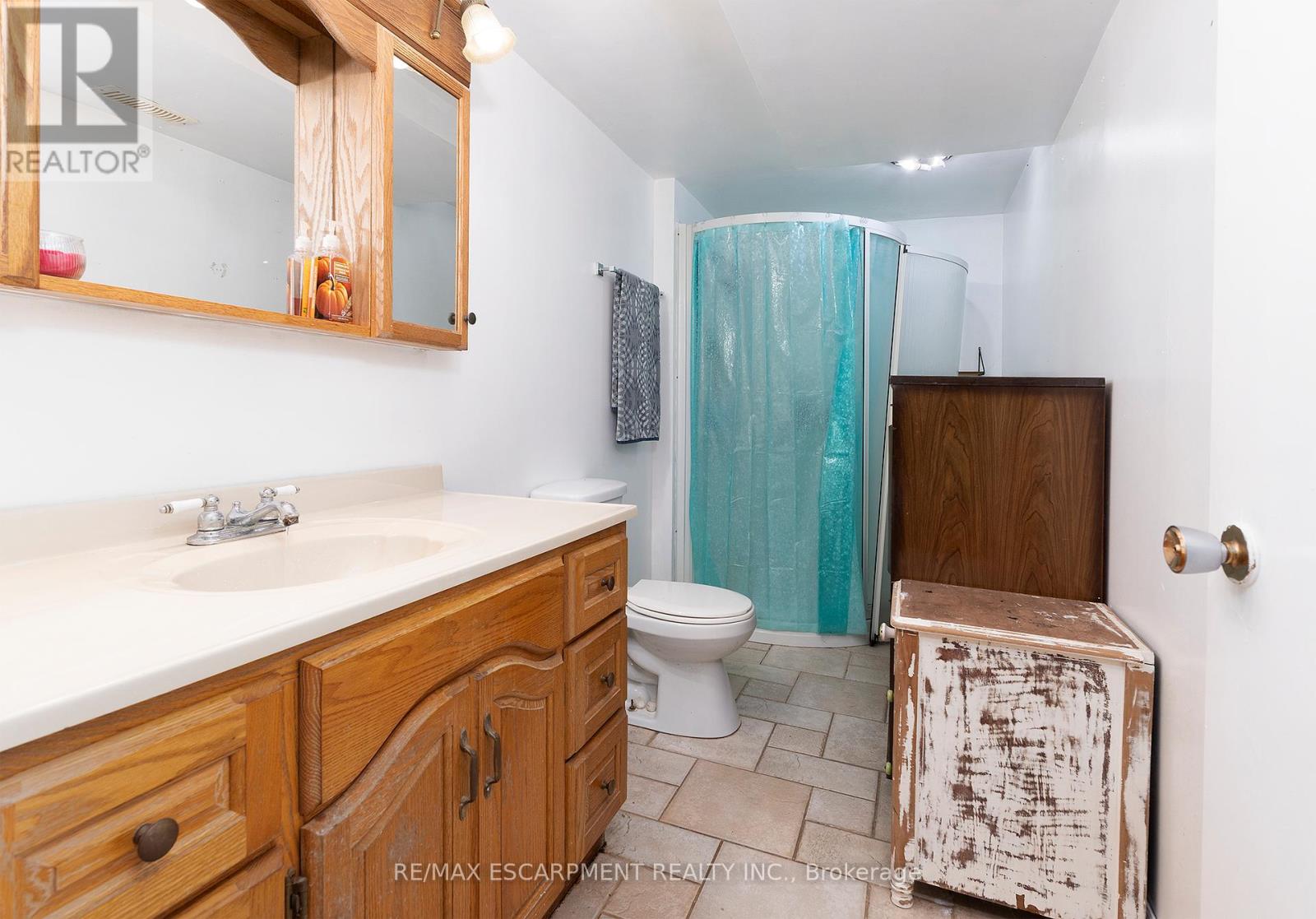 Photo 15 of 426 Clare Avenue, Welland ON