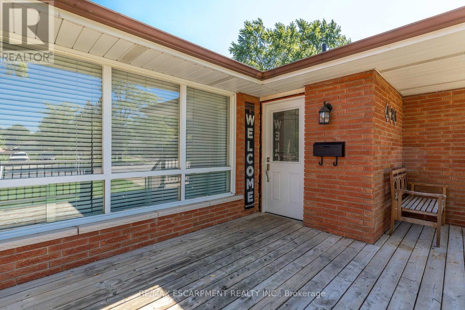 Photo 2 of 426 Clare Avenue, Welland ON
