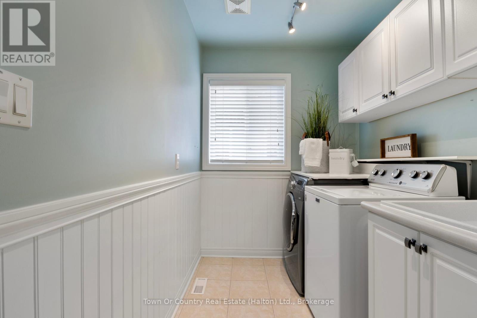 Photo 11 of 258 Malick Street, Milton ON