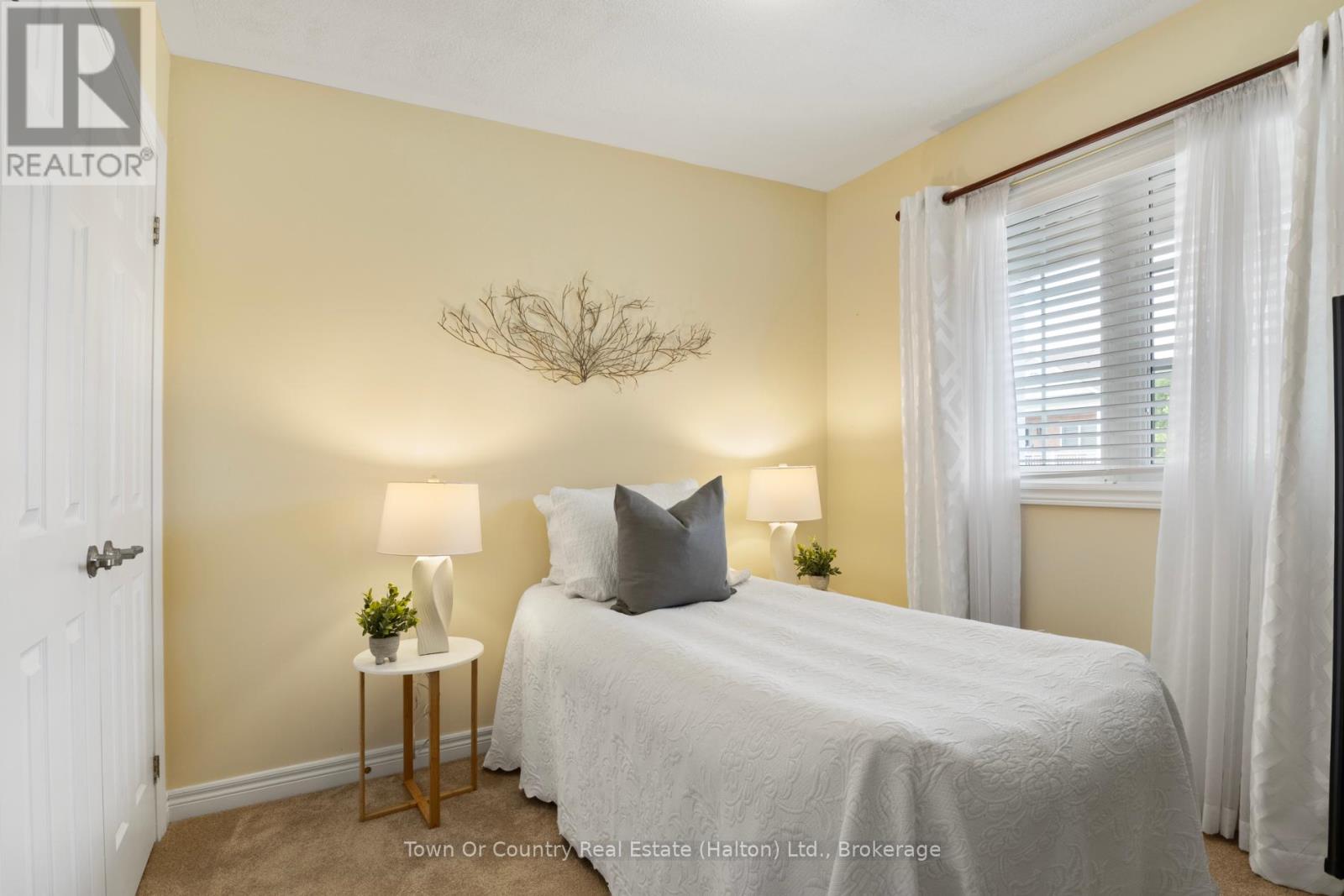 Photo 7 of 258 Malick Street, Milton ON