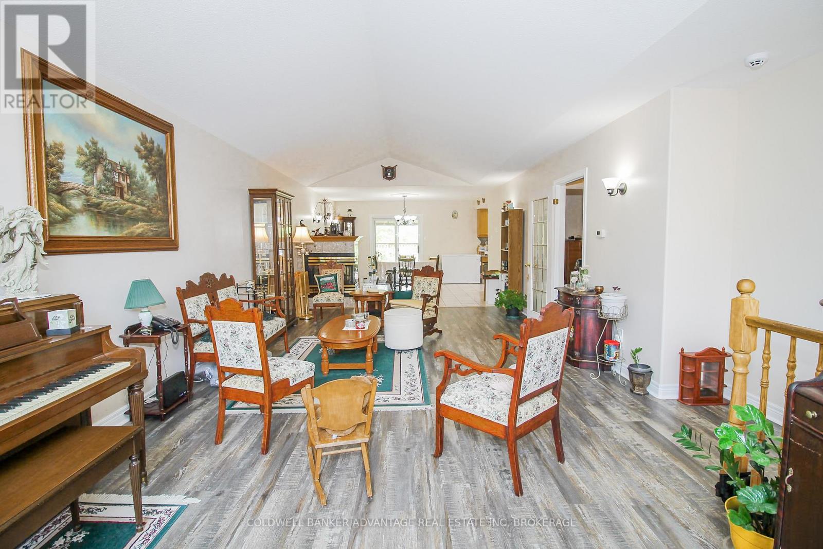 Photo 11 of 40 Gretel Drive, Welland ON