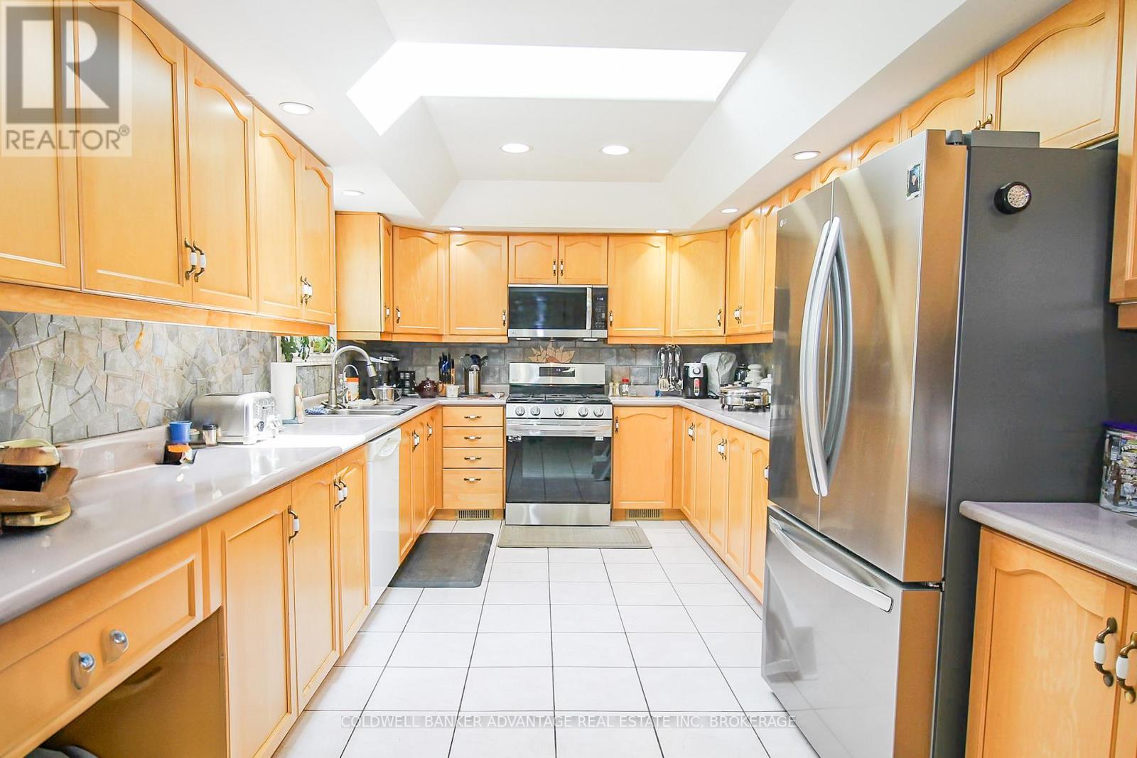 Photo 16 of 40 Gretel Drive, Welland ON