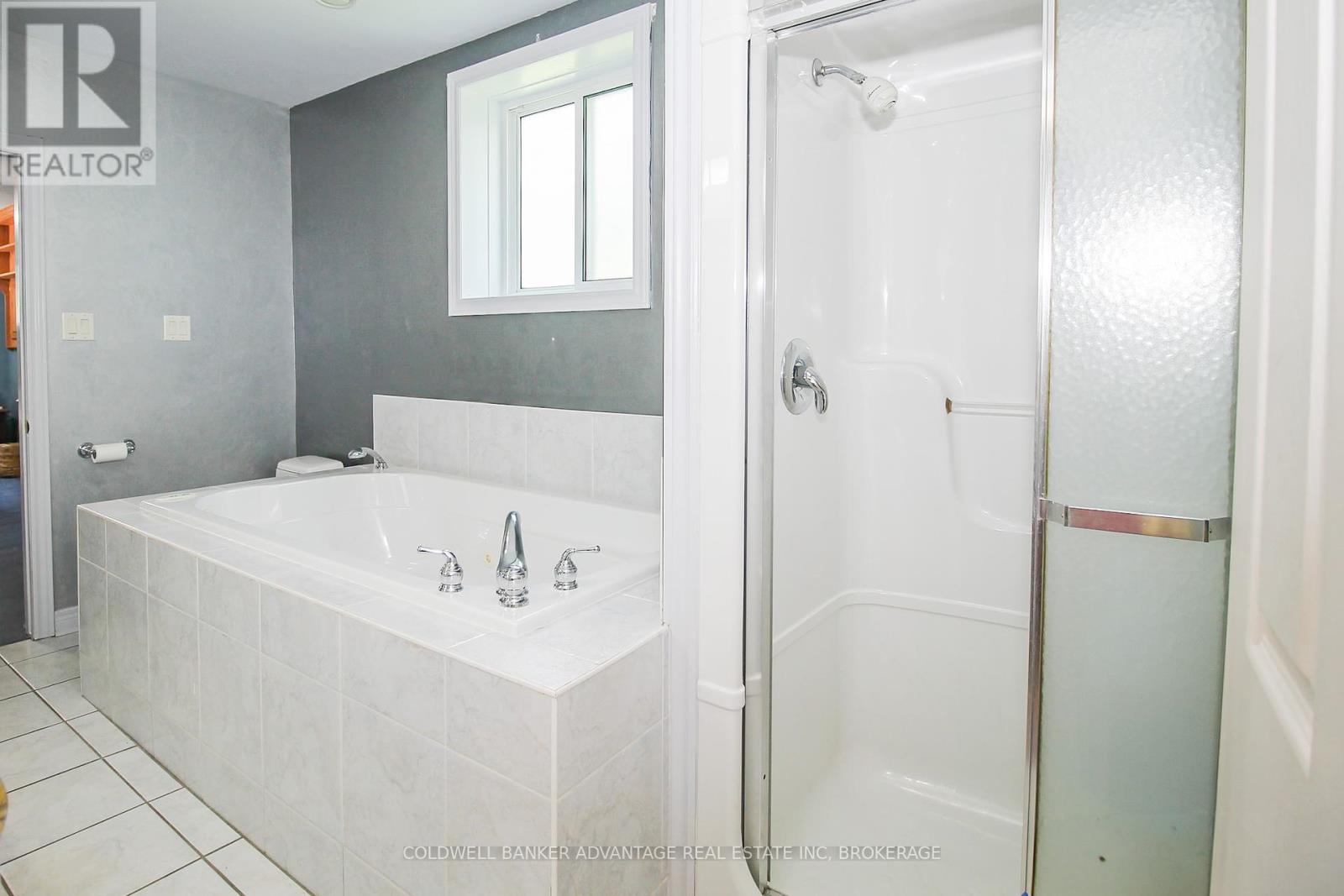 Photo 27 of 40 Gretel Drive, Welland ON