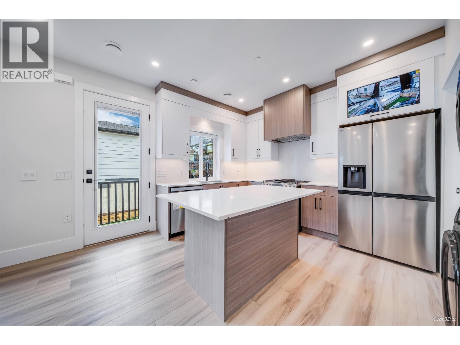 Photo 10 of 4318 Nanaimo Street, Vancouver BC