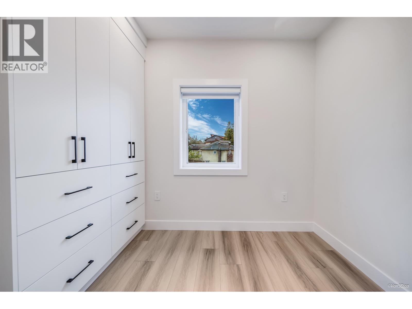 Photo 13 of 4318 Nanaimo Street, Vancouver BC