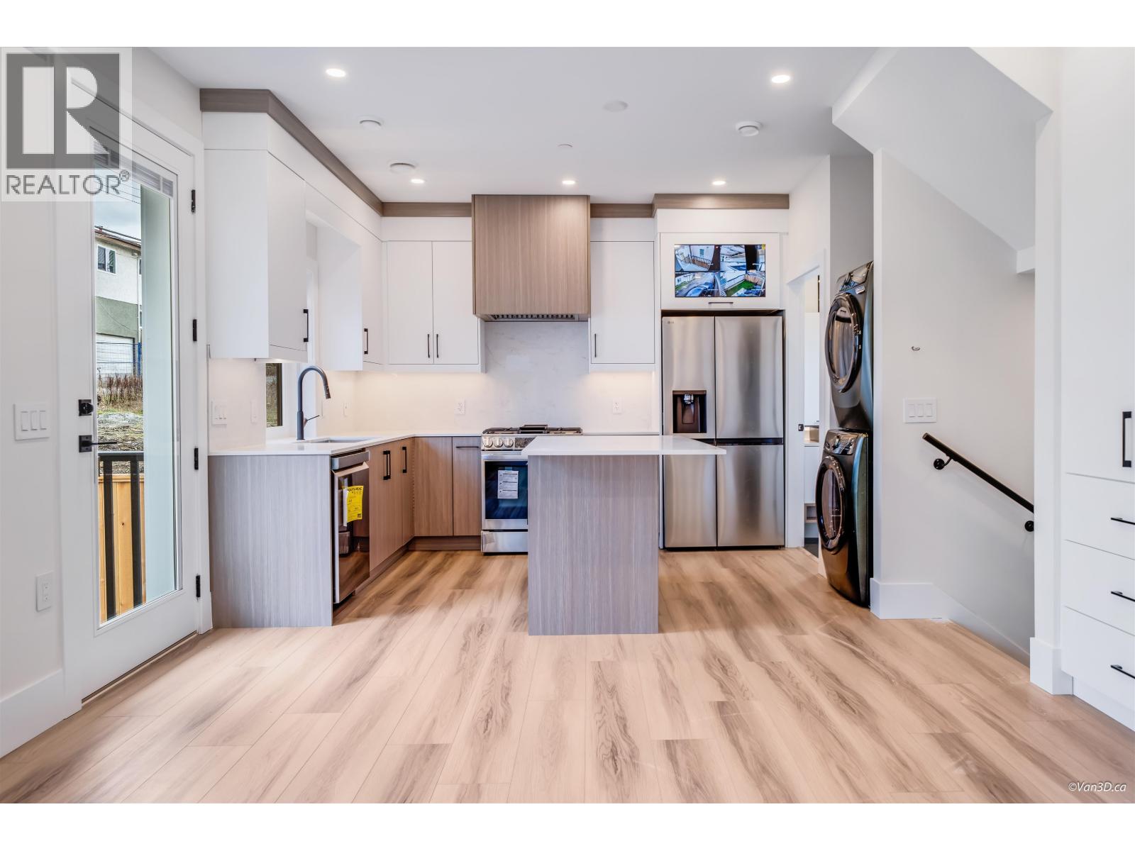 Photo 6 of 4318 Nanaimo Street, Vancouver BC