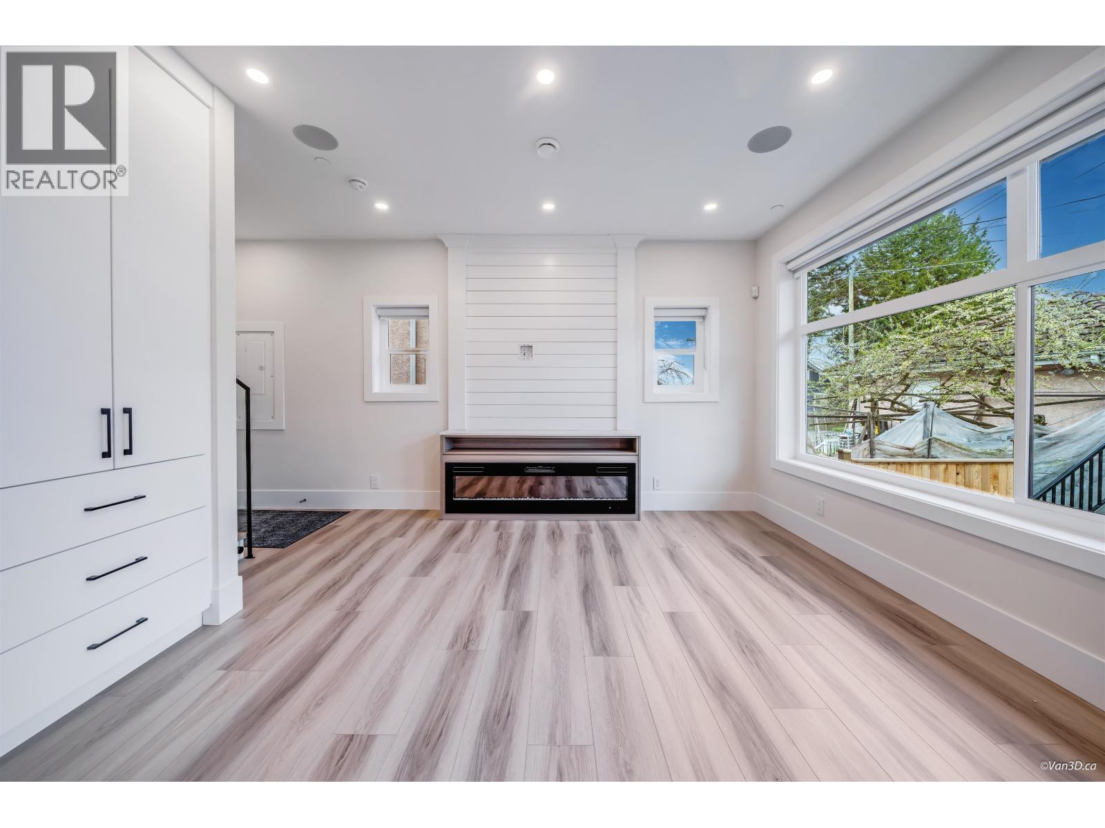 Photo 7 of 4318 Nanaimo Street, Vancouver BC